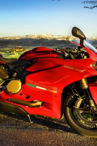 Stunning Red Ducati  for 320 x 480 iPhone resolution