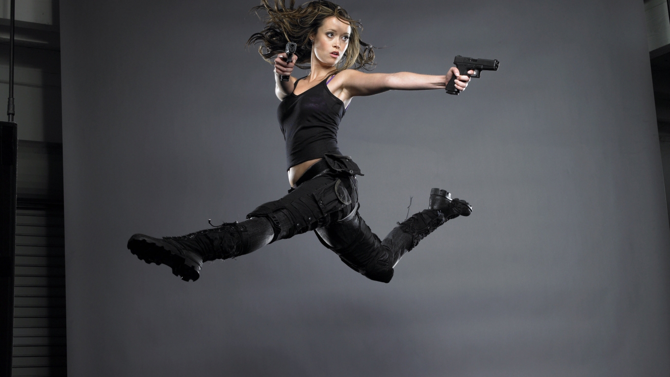 Summer Glau With Guns for 1366 x 768 HDTV resolution