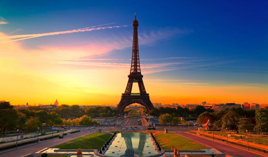 Sunset in Paris for 1024 x 600 widescreen resolution