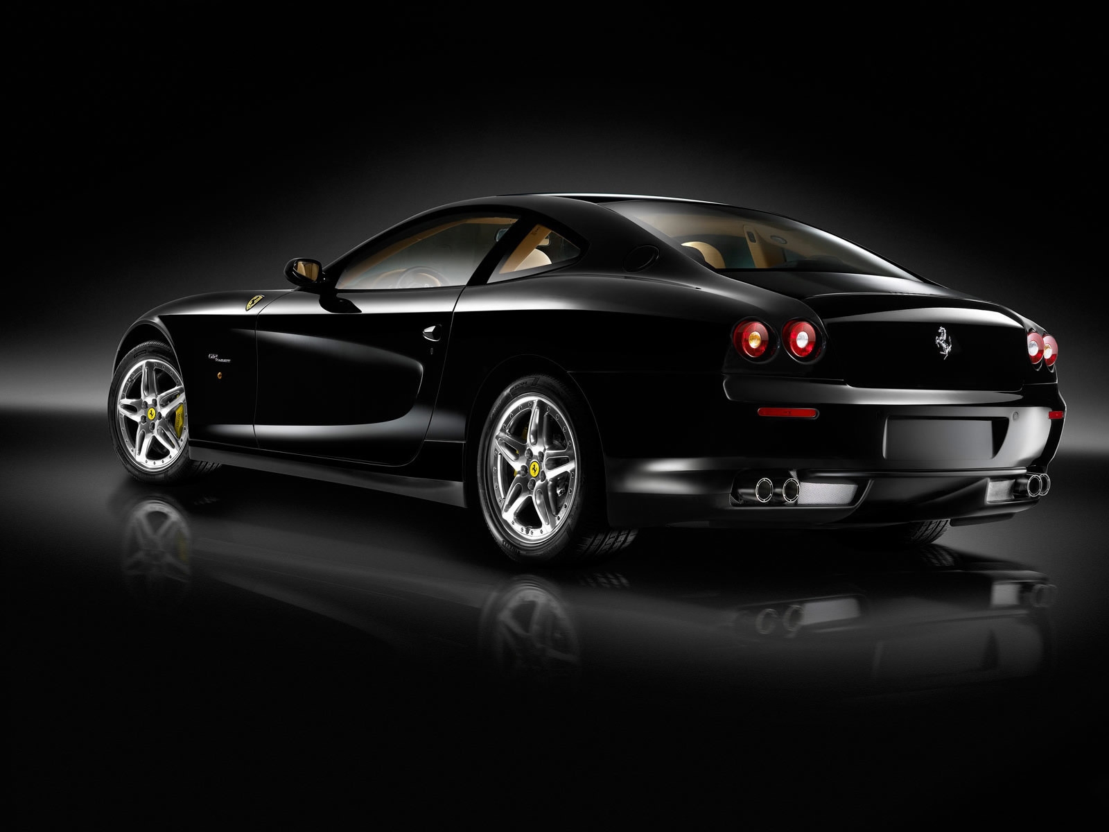 Superb Black Ferrari for 1600 x 1200 resolution