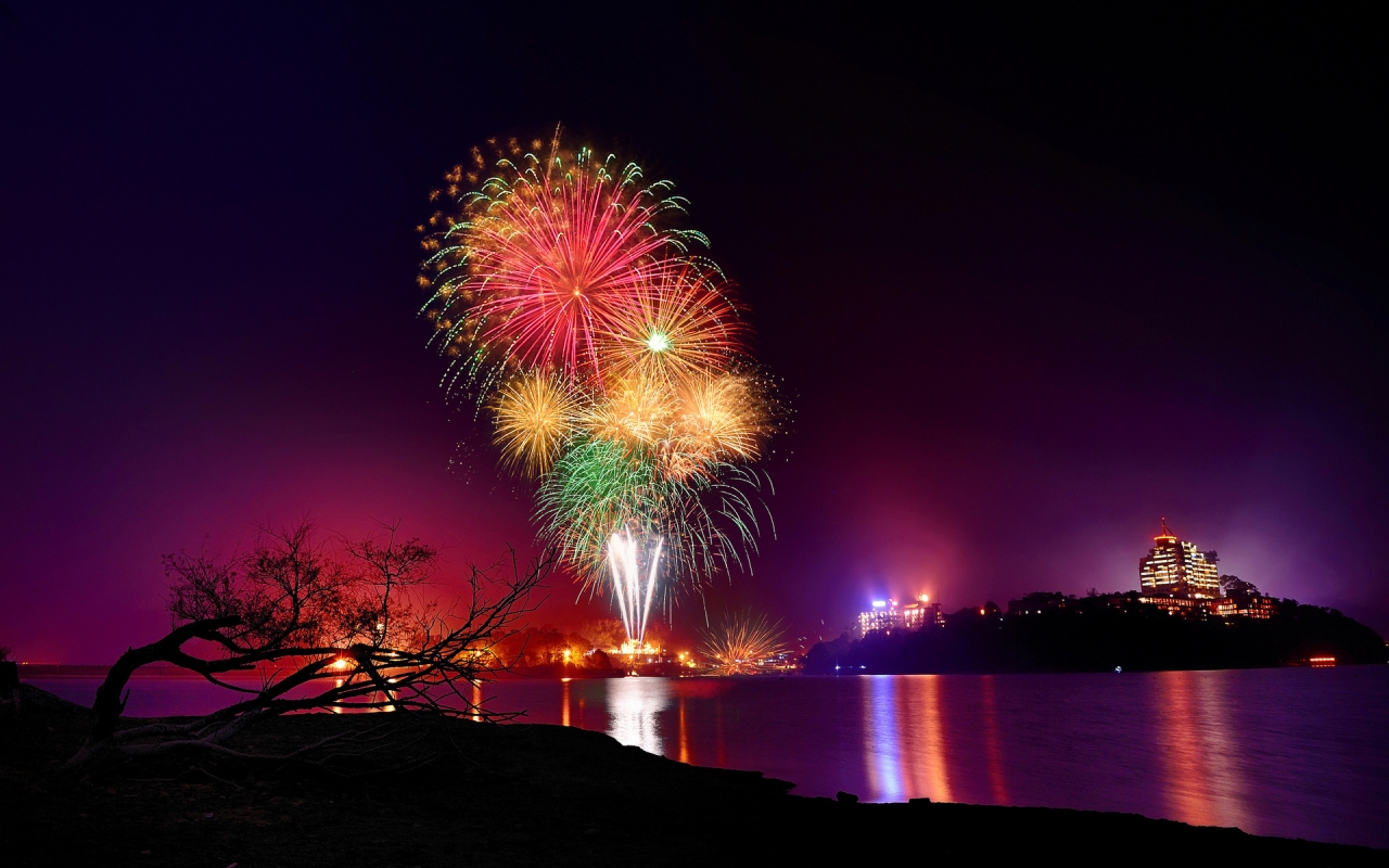 Superb Fireworks for 1280 x 800 widescreen resolution