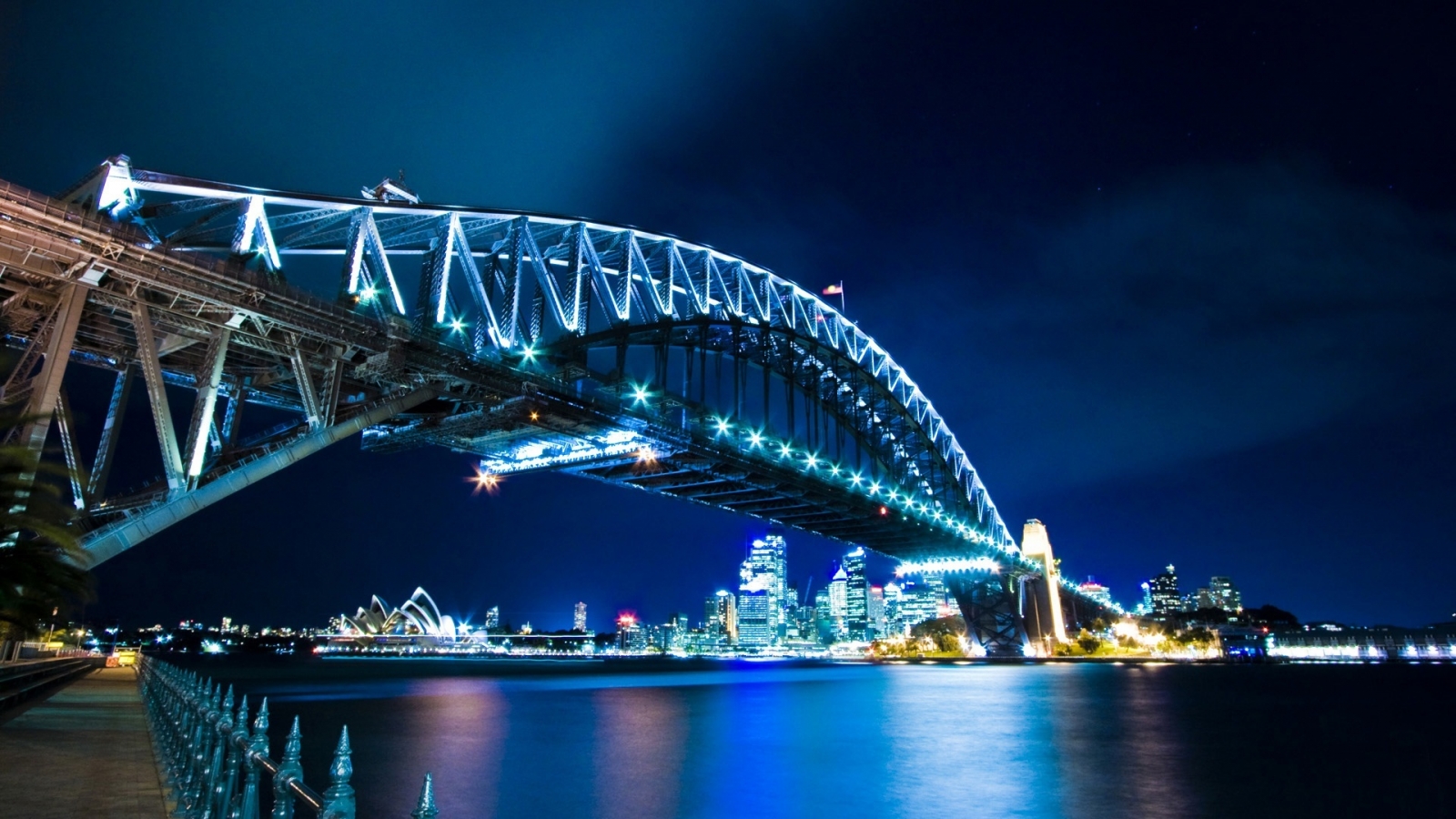 Sydney Harbour Bridge for 1600 x 900 HDTV resolution
