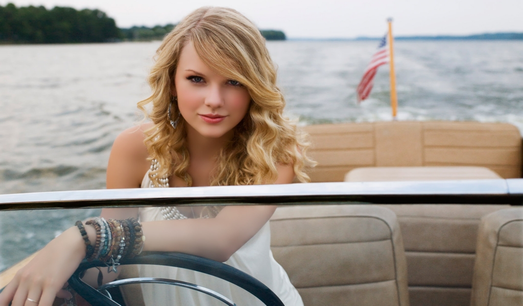 Taylor Swift Sailor for 1024 x 600 widescreen resolution