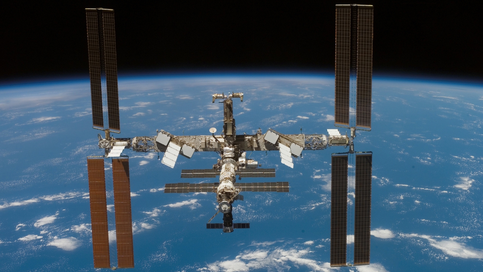The Big Iss Earth Orbit for 1600 x 900 HDTV resolution