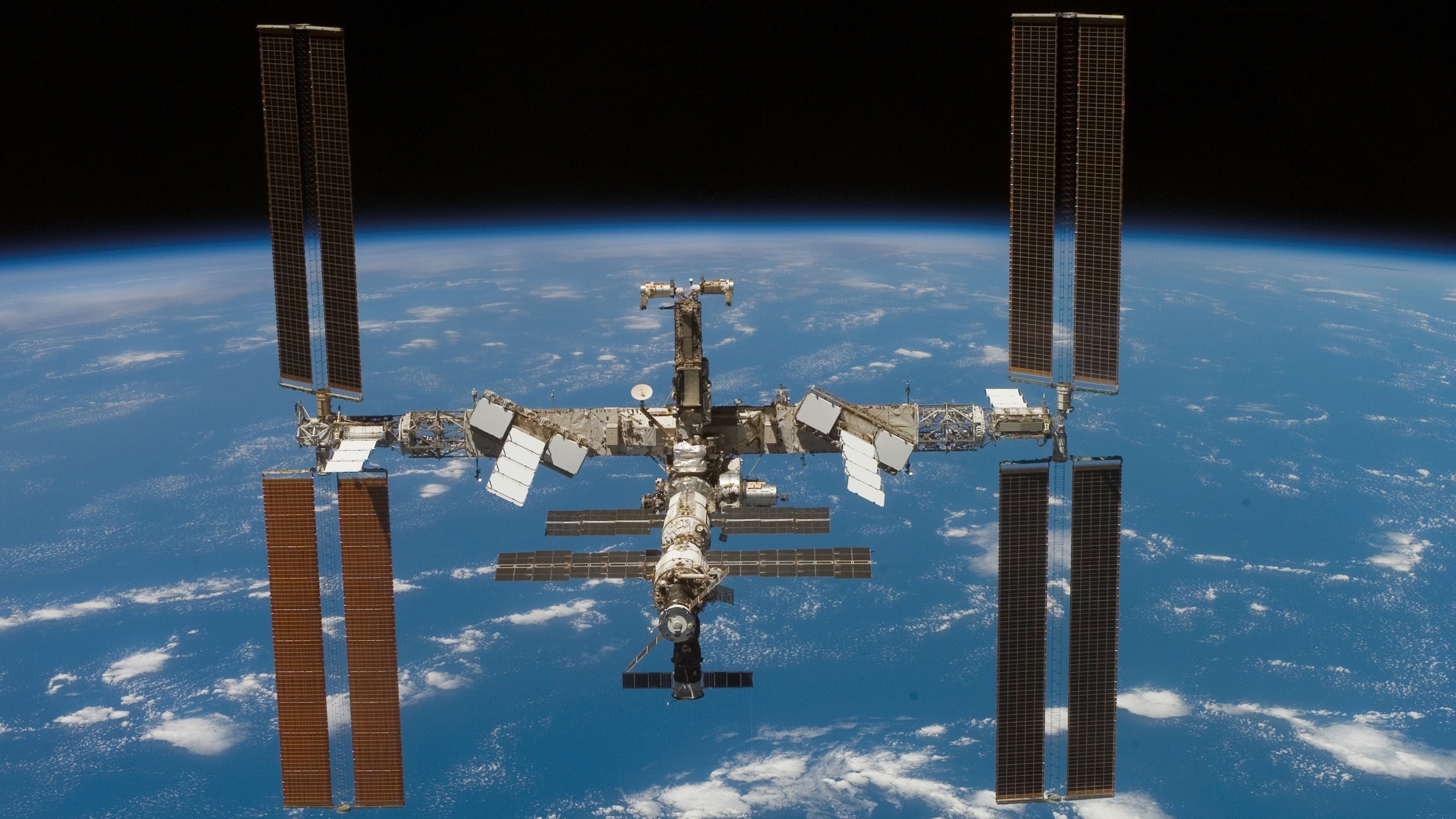 The Big Iss Earth Orbit for 2560x1440 HDTV resolution