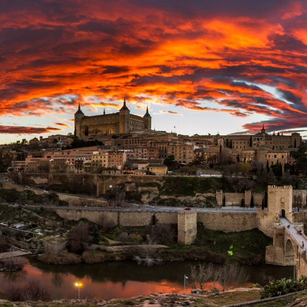 Toledo Spain for 1024 x 1024 iPad resolution
