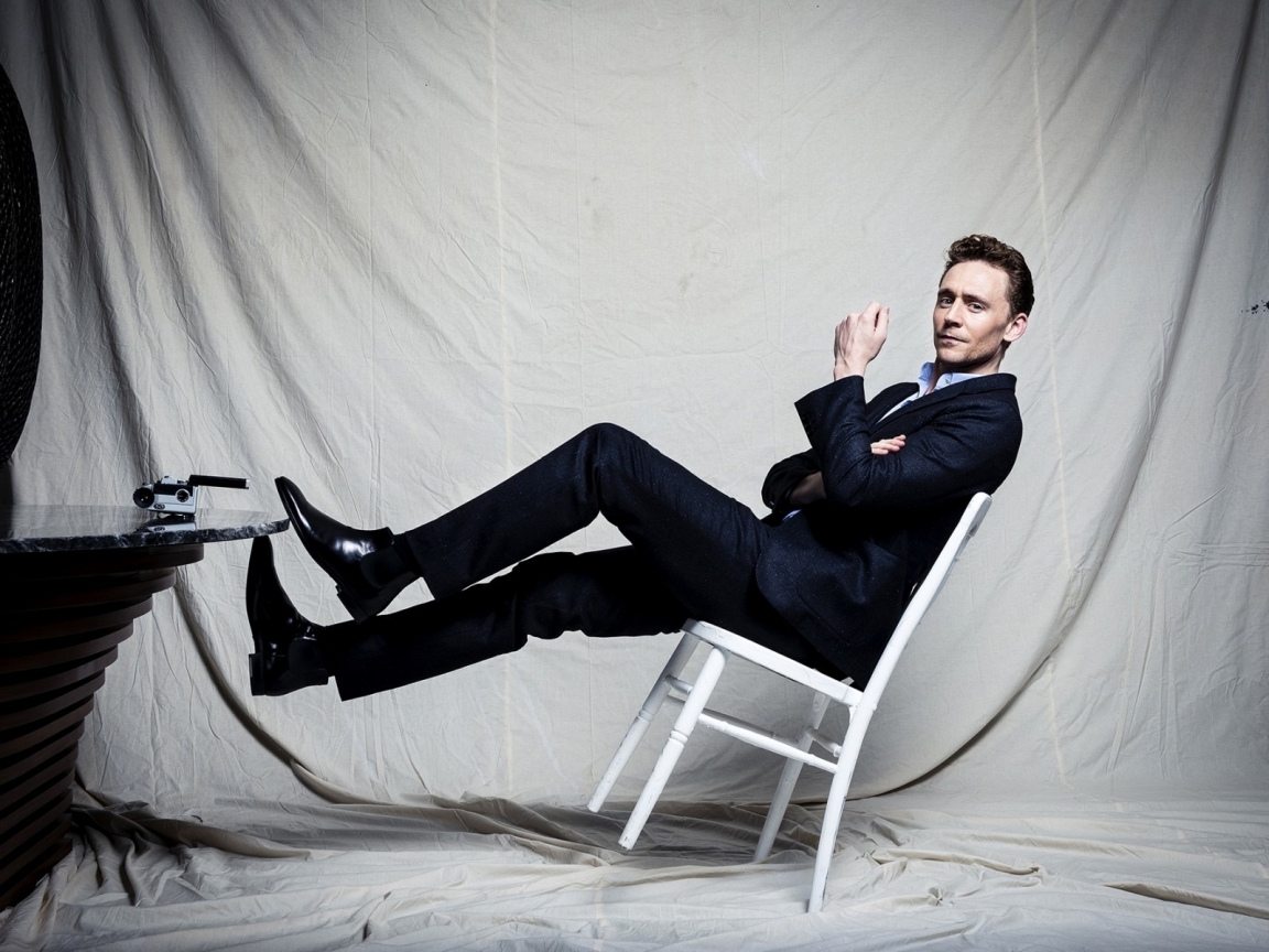 Tom Hiddleston Photo Session for 1152 x 864 resolution