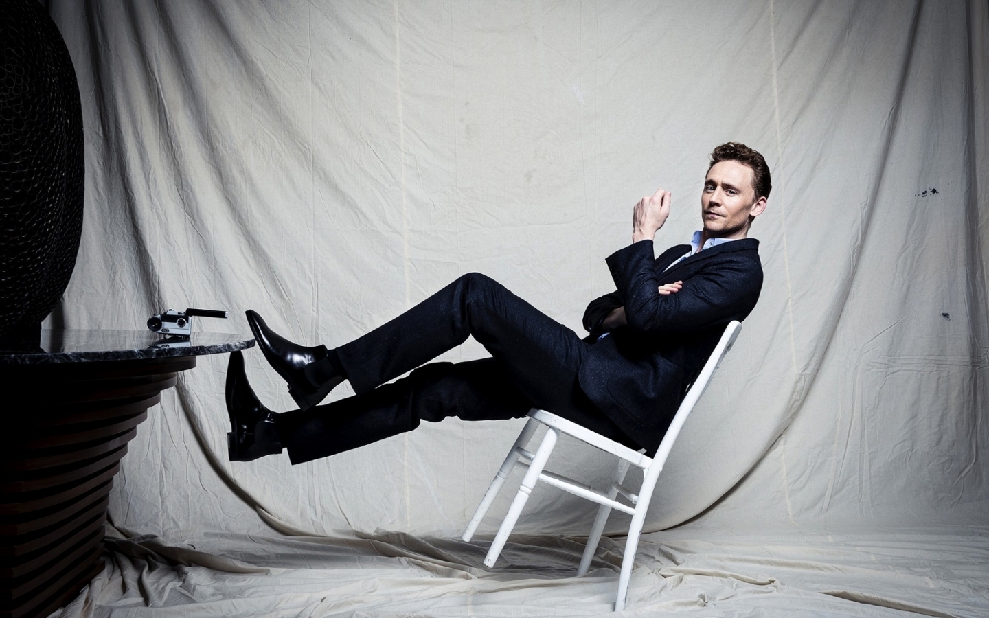 Tom Hiddleston Photo Session for 1440 x 900 widescreen resolution