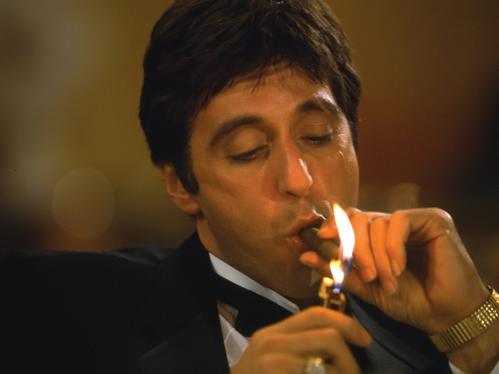 Tony Montana Smoking for 1024 x 768 resolution