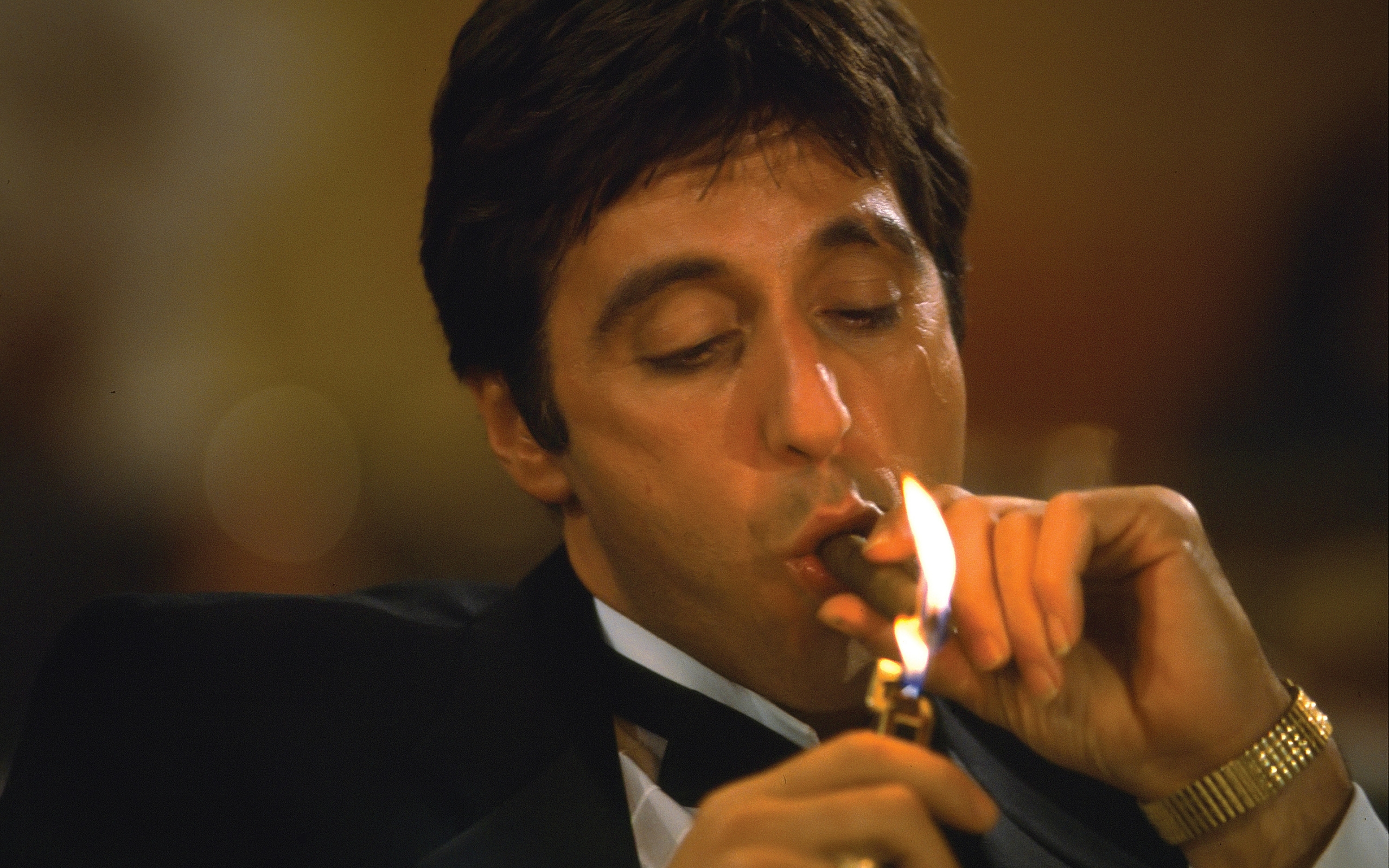 Tony Montana Smoking for 2560 x 1600 widescreen resolution