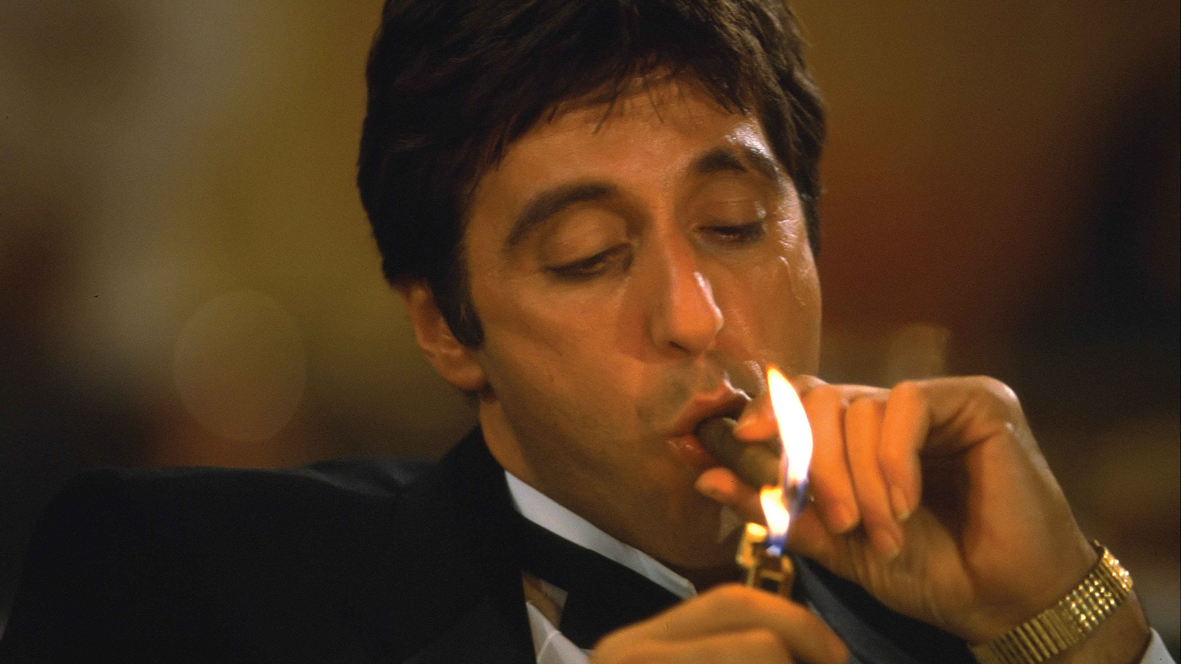 Tony Montana Smoking for 3840 x 2160 Ultra HD resolution