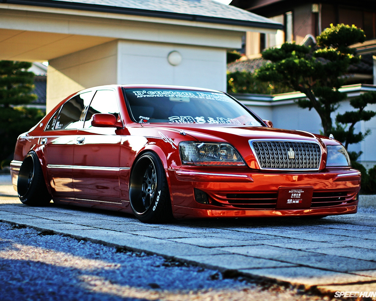 Toyota Crown Majesta Tuned for 1280 x 1024 resolution
