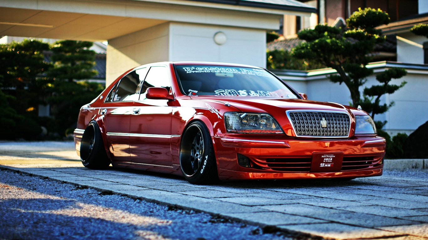 Toyota Crown Majesta Tuned for 1366 x 768 HDTV resolution