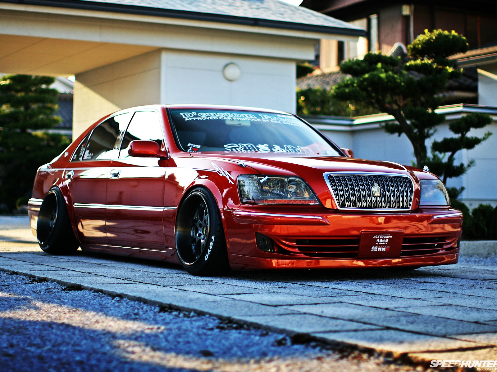 Toyota Crown Majesta Tuned for 1600 x 1200 resolution