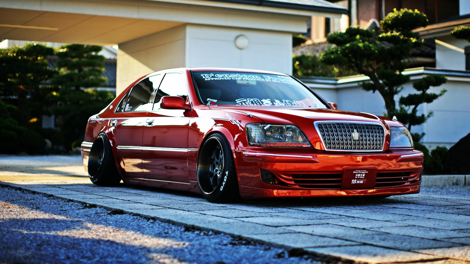 Toyota Crown Majesta Tuned for 1600 x 900 HDTV resolution