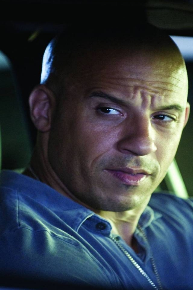 Vin Diesel in Car for 640 x 960 iPhone 4 resolution