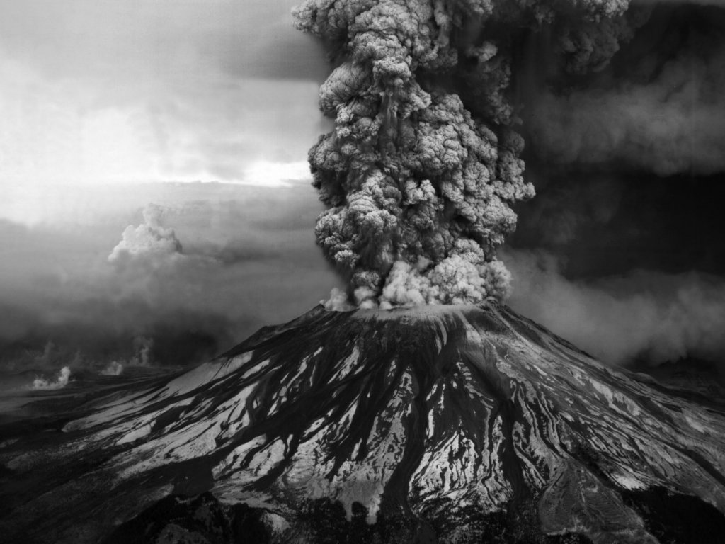 Volcanic eruption for 1024 x 768 resolution