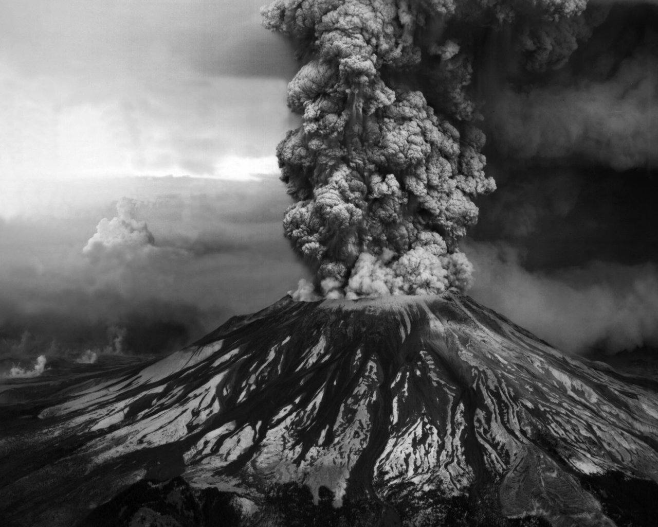 Volcanic eruption for 1280 x 1024 resolution