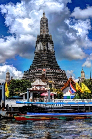 Wat Arun Temple for 320 x 480 iPhone resolution