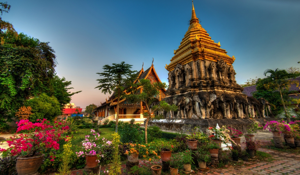Wat Chiang Man Thailand for 1024 x 600 widescreen resolution