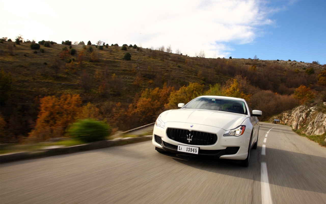 White Maserati Quattroporte  for 1280 x 800 widescreen resolution