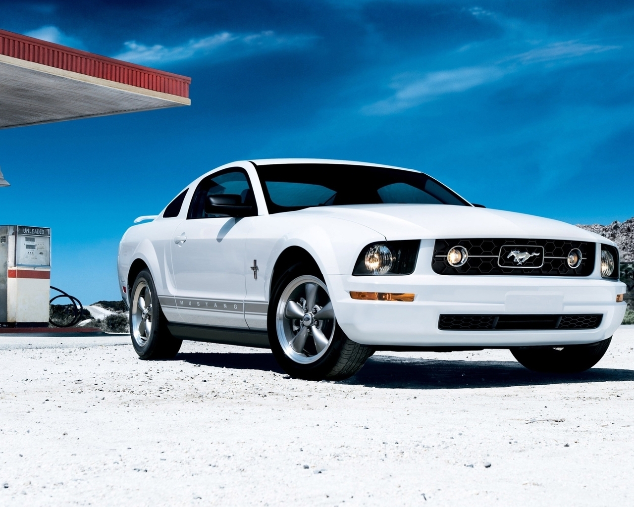White Mustang for 1280 x 1024 resolution