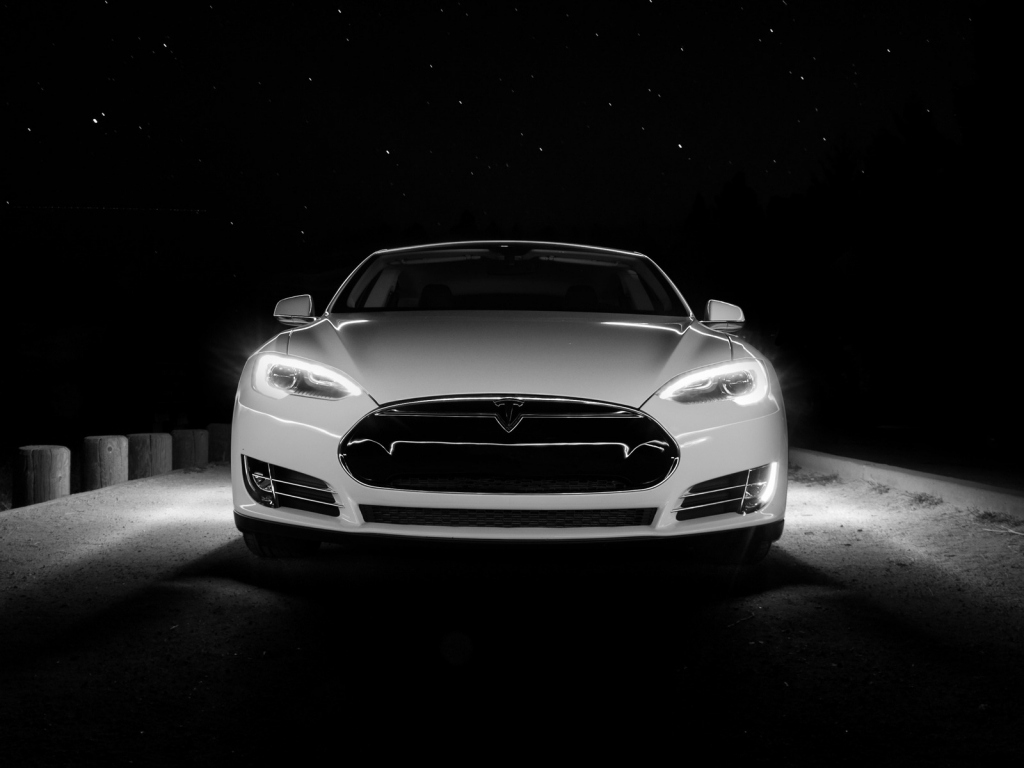 White Tesla Front  for 1024 x 768 resolution
