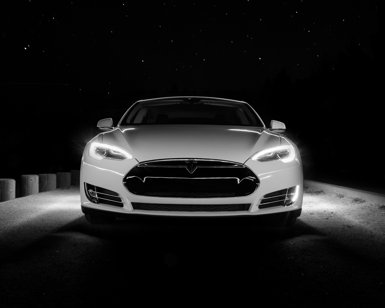 White Tesla Front  for 1280 x 1024 resolution