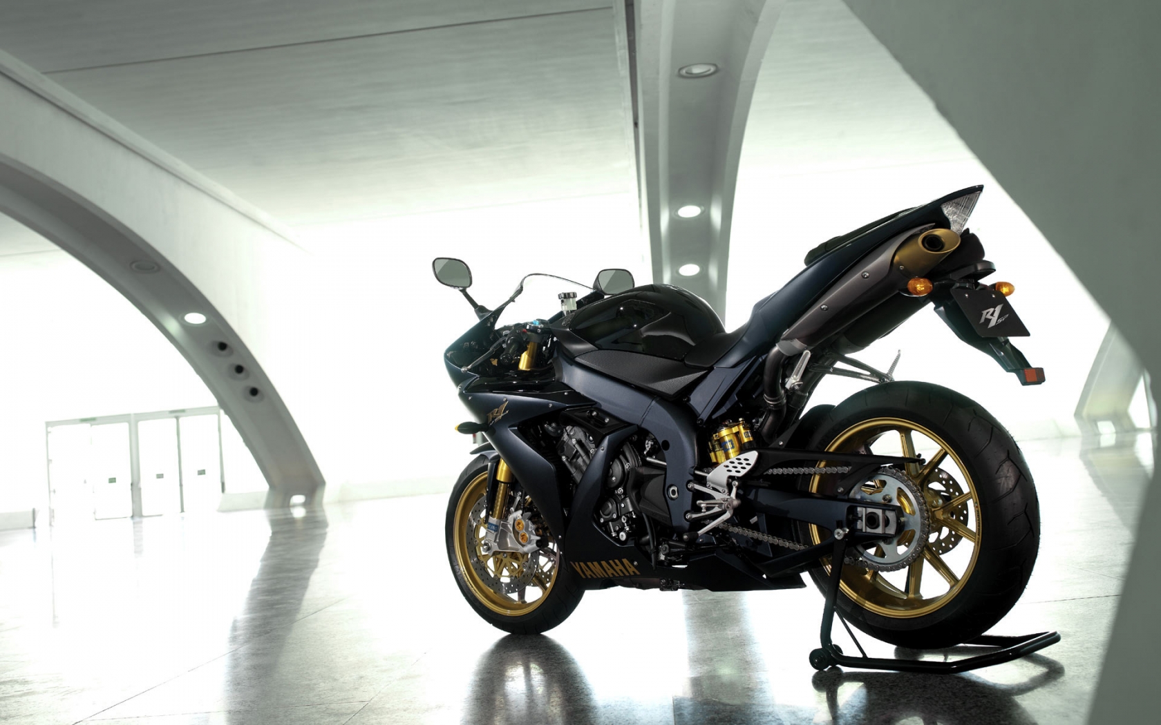 Yamaha YZF R1SP for 1680 x 1050 widescreen resolution