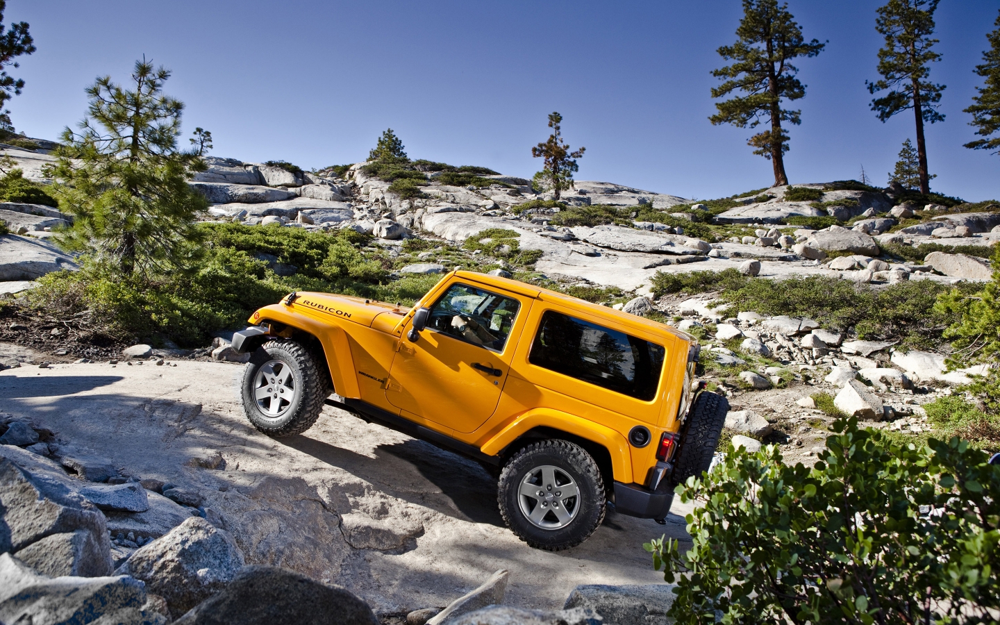Yellow Jeep Wrangler for 1440 x 900 widescreen resolution