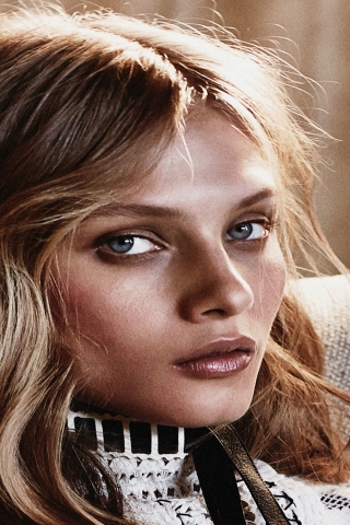Young Anna Selezneva for 320 x 480 iPhone resolution