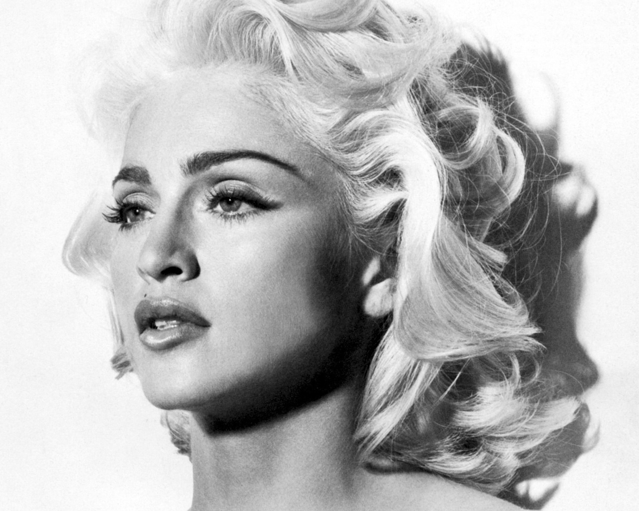 Young Beautiful Madonna for 1280 x 1024 resolution