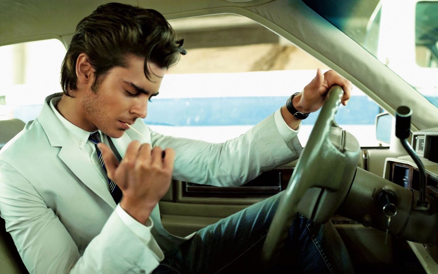 Zac Efron Rock and Roll Style for 1440 x 900 widescreen resolution
