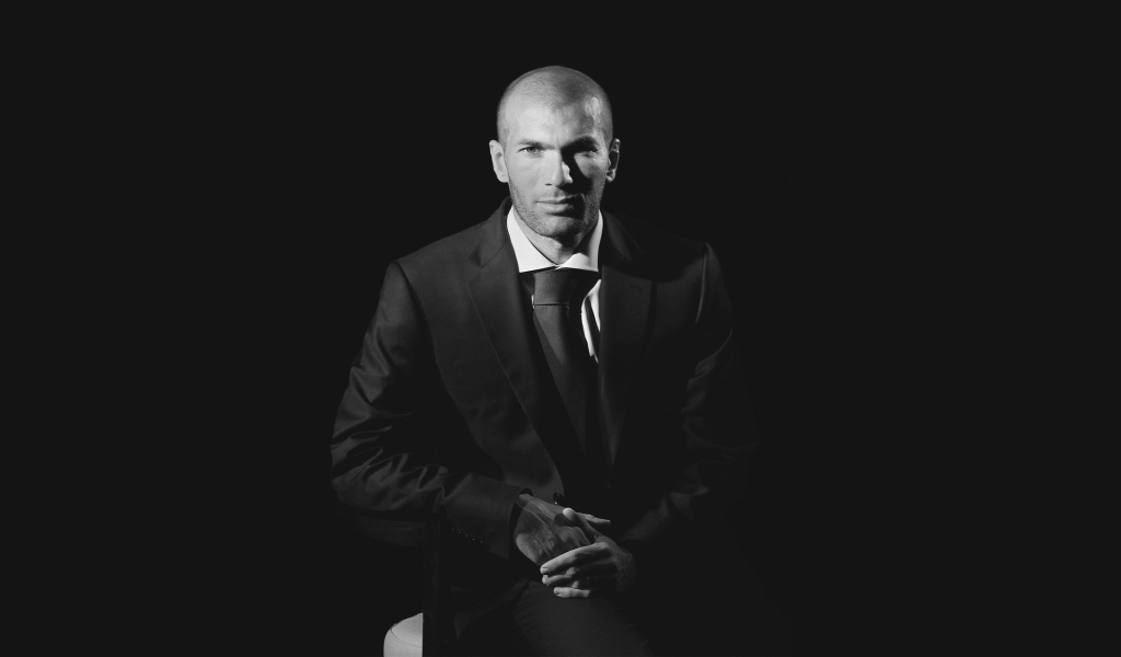 Zinedine Zidane Black and White for 1024 x 600 widescreen resolution