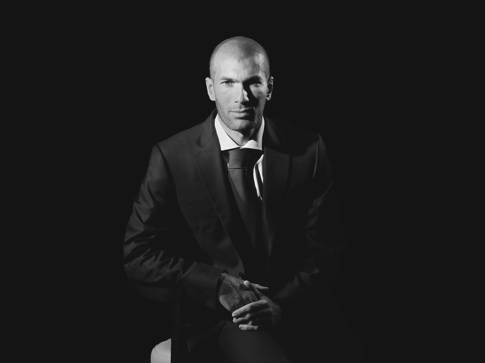 Zinedine Zidane Black and White for 1600 x 1200 resolution