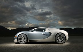 Bugatti Veyron 2007 - Side wallpaper