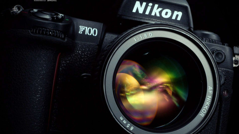 Nikon F100 wallpaper