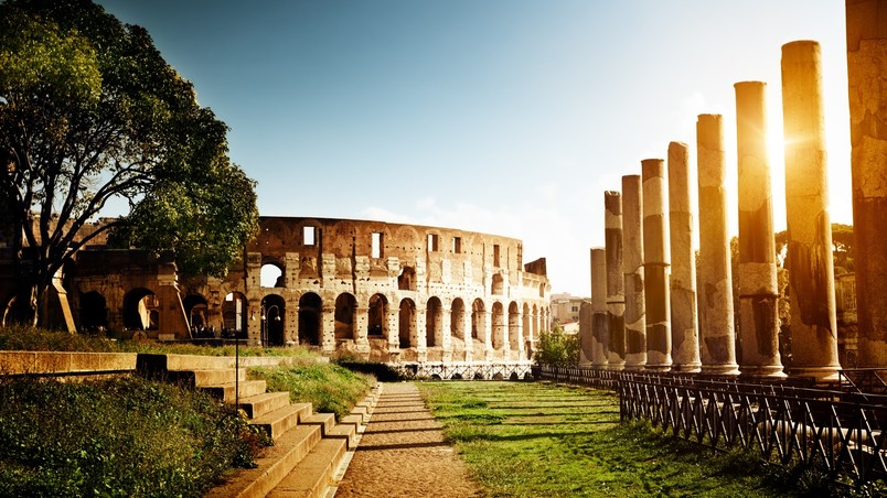 Superb View of Colosseum wallpaper