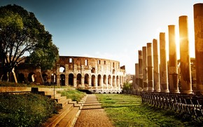 Superb View of Colosseum wallpaper