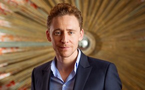 Tom Hiddleston Look wallpaper