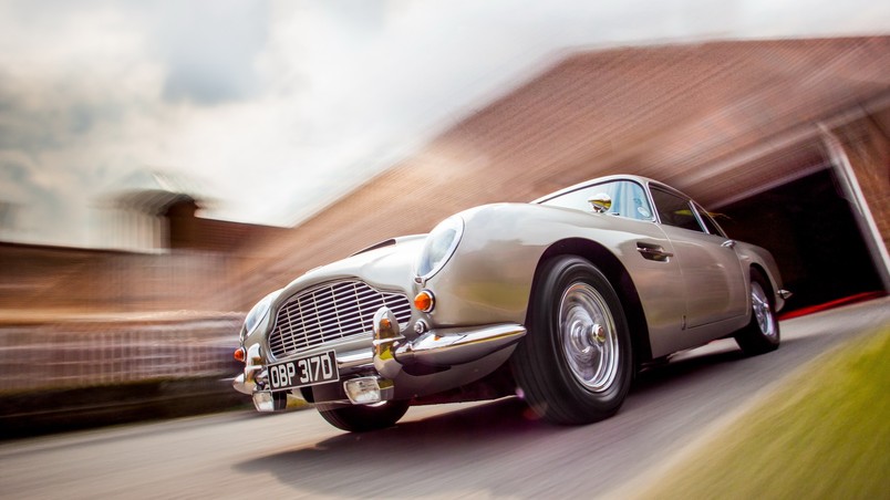 Superb Aston Martin DB5 wallpaper