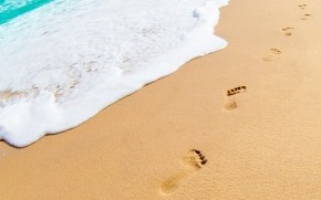 Footprints in the Sand wallpaper