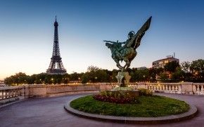 Reborn Statue France wallpaper