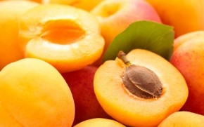 Apricots  wallpaper