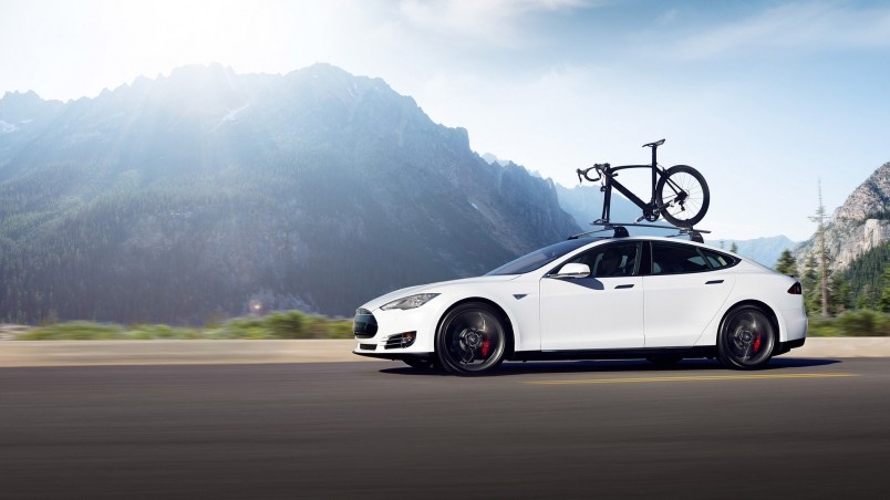 White Tesla Model S Dual Motor wallpaper