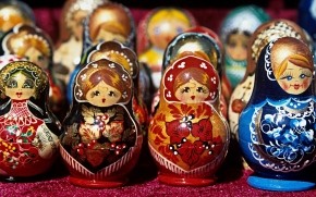 Russian Dolls wallpaper