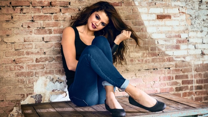 Selena Gomez Smile wallpaper