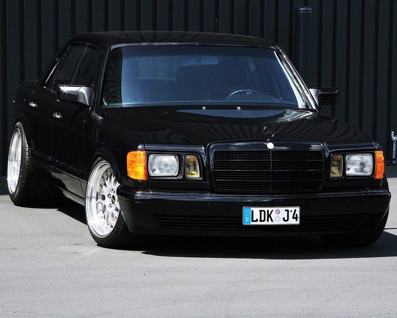 1991 Mercedes S Class for 1280 x 1024 resolution