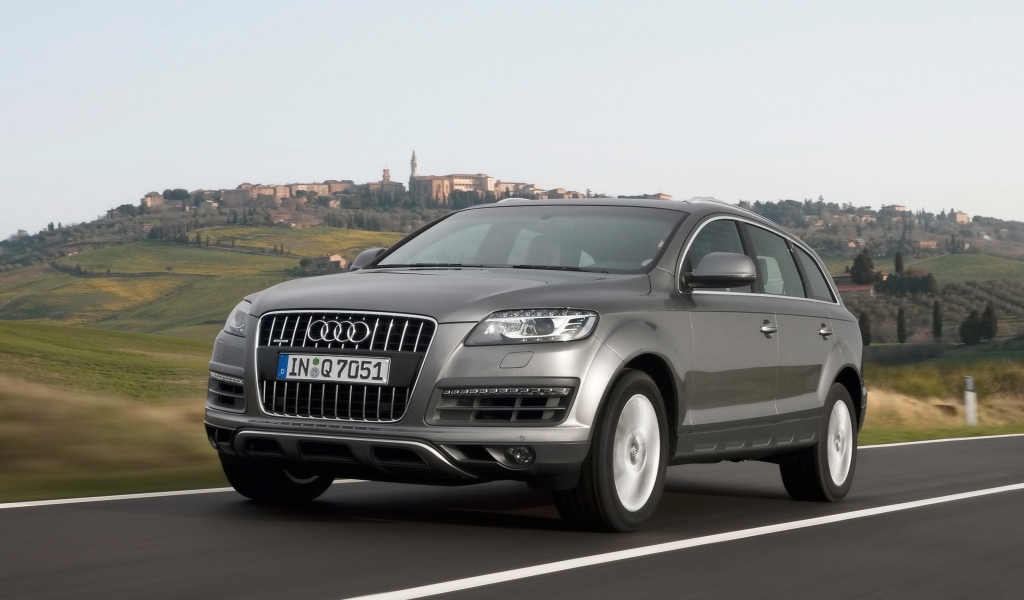 2009 Audi Q7 - Grey Front Angle Speed 1 for 1024 x 600 widescreen resolution