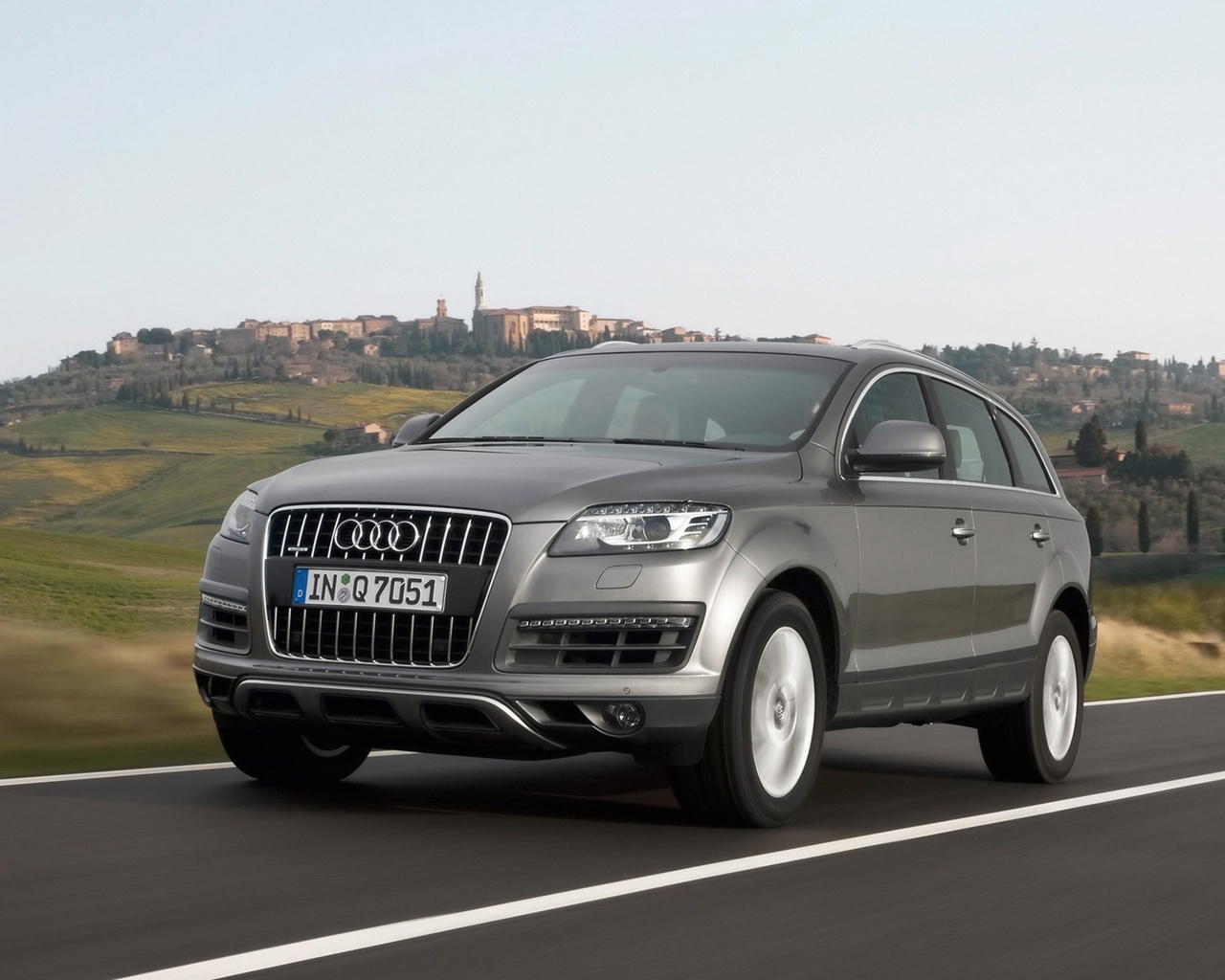 2009 Audi Q7 - Grey Front Angle Speed 1 for 1280 x 1024 resolution